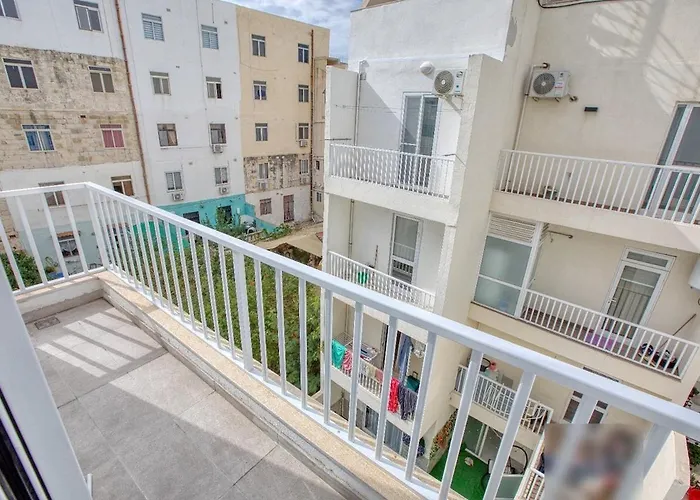 New Family-friendly & Spacious By Sf Homes Daire