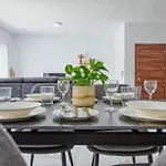 New Family-friendly & Spacious By Sf Homes Apartman