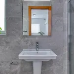 New Family-friendly & Spacious By Sf Homes Apartman *