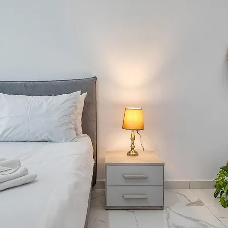New Family-friendly & Spacious By Sf Homes Apartment
