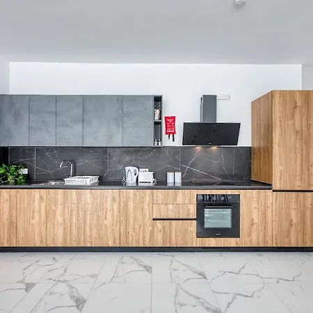 New Family-friendly & Spacious By Sf Homes Fgura