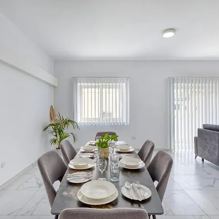 New Family-friendly & Spacious By Sf Homes * Il-Fgura
