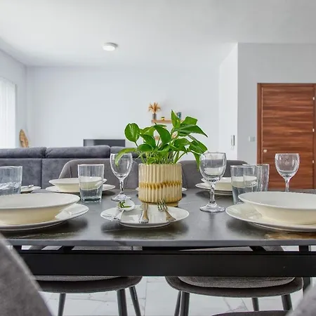 New Family-friendly & Spacious By Sf Homes Appartamento