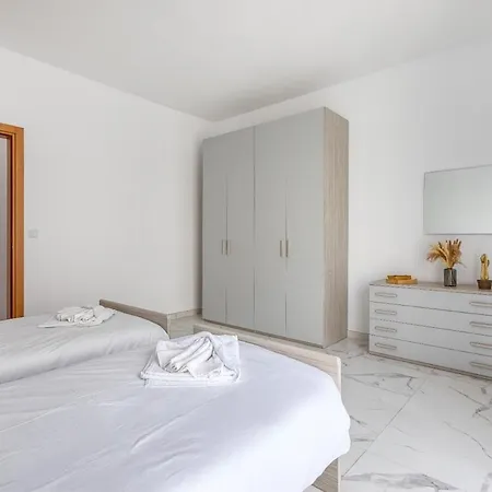 New Family-friendly & Spacious By Sf Homes Apartment