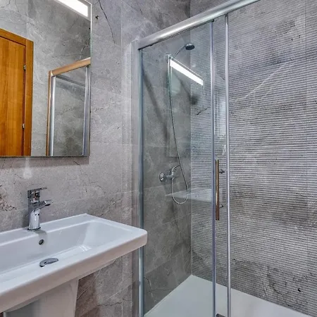 New Family-friendly & Spacious By Sf Homes Apartment Fgura