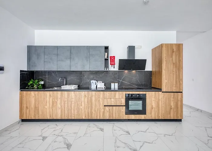 New Family-friendly & Spacious By Sf Homes Fgura